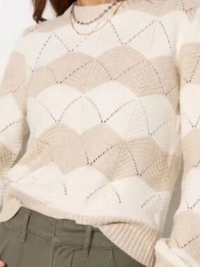 Evereve Cream & Beige Wave-Point Crewneck Sweater